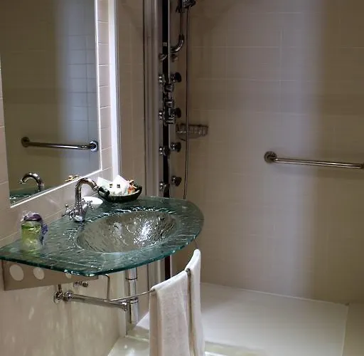 Отель Fontaninas 3*